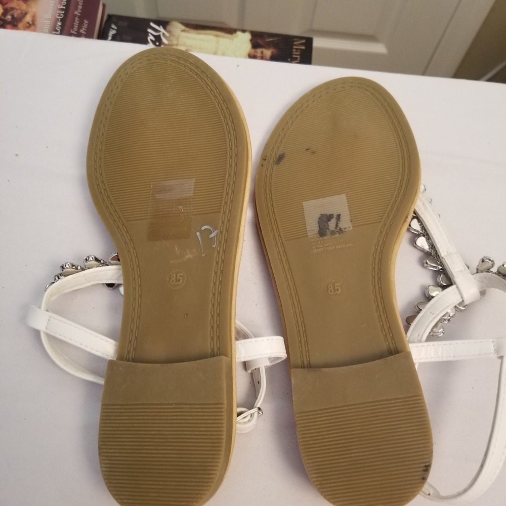 GC Shoes Sonrie White Rhinestone T-Strap Flat Sandals Ankle Strap Womens 8.5 - Picture 5 of 10